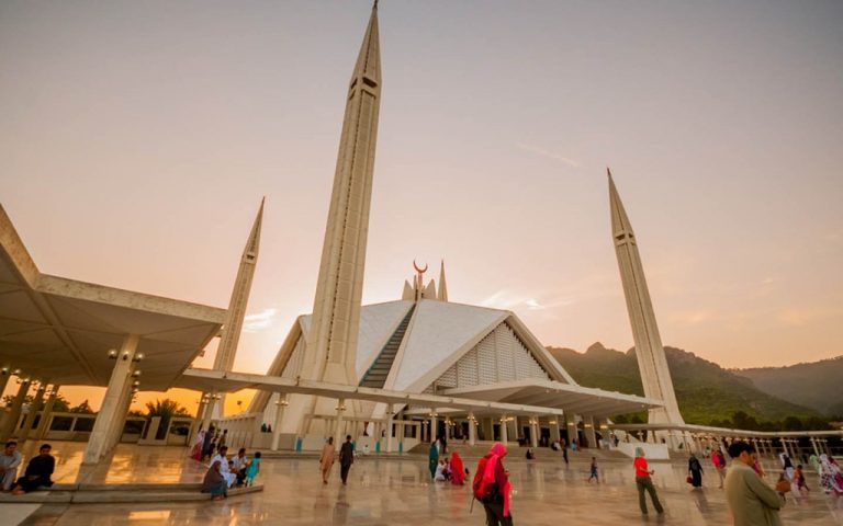 Faisal-Mosque-in-Islamabad-B-01-06-1024x640